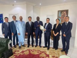 VISITE D'UNE DELEGATION CHINOISE AU SIÈGE DE CISSCORP HOLDING SENEGAL